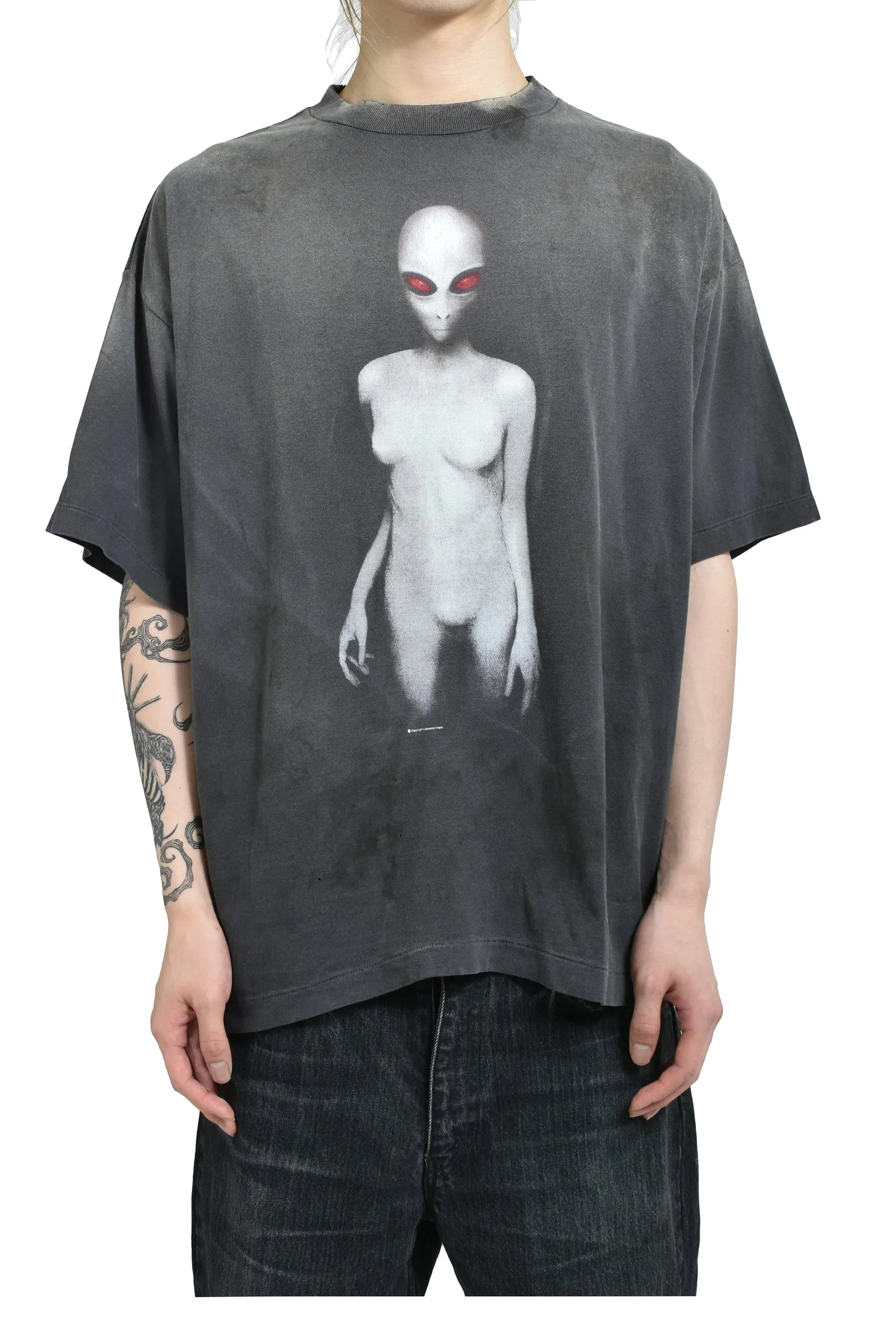 SAINT Mxxxxxx SS TEE/ALIEN/BLK Dark Alien Retro Distressed Short Sleeves Washed Black S-XL SAINT Mxxxxxx continues this year's gothic dark style Ultra-difficult alien printing technology Absolutely top-notch Professional water washing plant jointly owned by Hong Kong businessmen Ultra-high standard restoration ZP Correct collar label/wash water label/cherub label The difference is based on pictures and goods